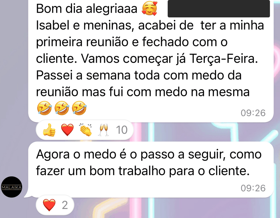 Mensagem no grupo das alunas: acabei de ter a minha primeira reunião e fechado com o cliente, começamos já terça-feira; passei a semana com medo da reunião mas fui na mesma